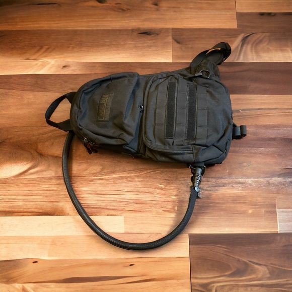 🐫CamelBak Maximum Gear Hydration Adjustable Strap Backpack! - Picture 5 of 7